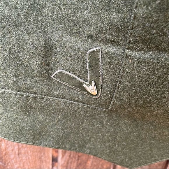 Wool Blend Women’s Green Gemstone Button Vest German Sz 46/ US See Measurements - Picture 4 of 13